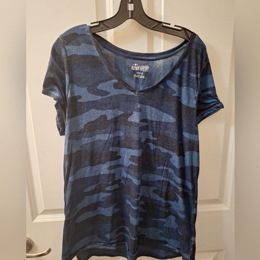 Lucky Brand navy camo tee shirt
